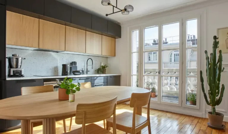 Rénovation à Paris 11e : Quand le Bois-Aluminium sublime un appartement Haussmannien
